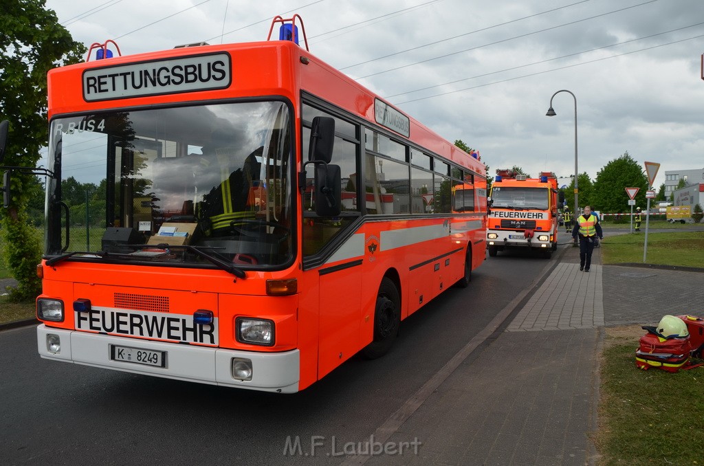 Schwerer Bus Unfall Koeln Porz Gremberghoven Neuenhofstr P088.JPG - Miklos Laubert